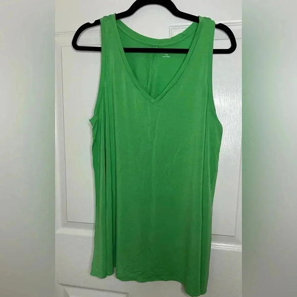 🌸 EUC Lane Bryant Swing V-neck Tank, Size 14/16, Bright Green - Picture 4 of 7